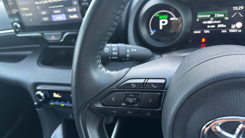 Toyota Yaris 1.5 Hybrid Design 5dr CVT Hybrid Hatchback